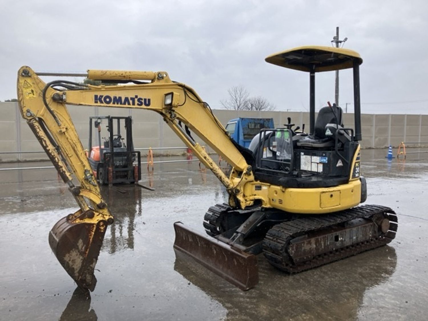 Komatsu 30 excavator 