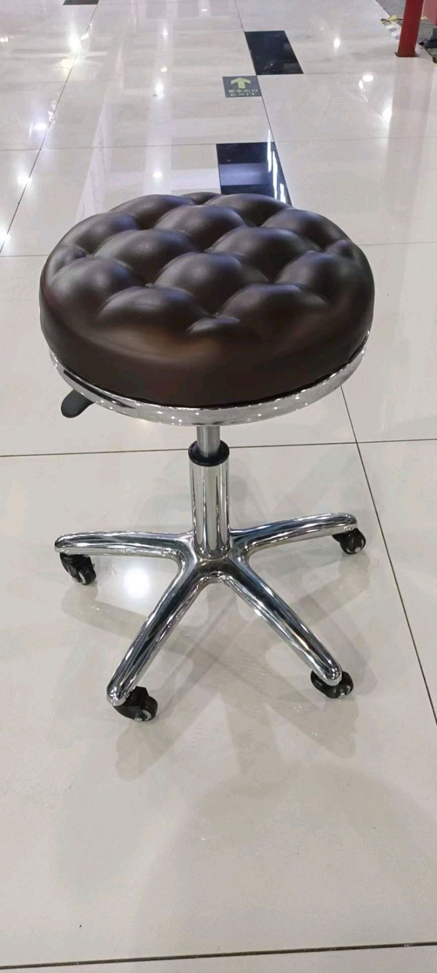 Сандал (өндөр, нам болно)