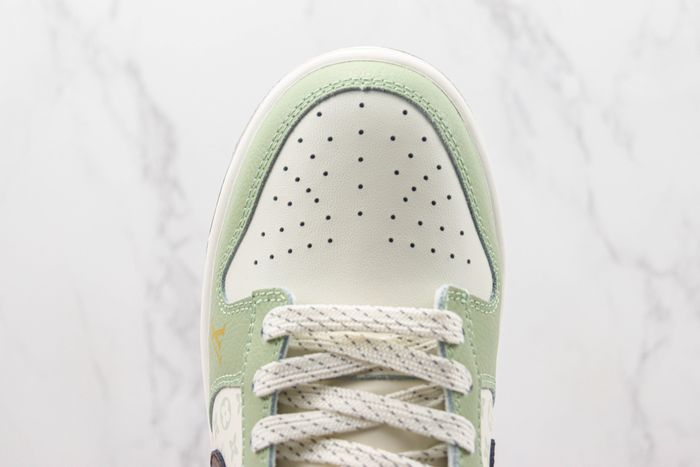 NIKE SB Dunk Low x LV 130