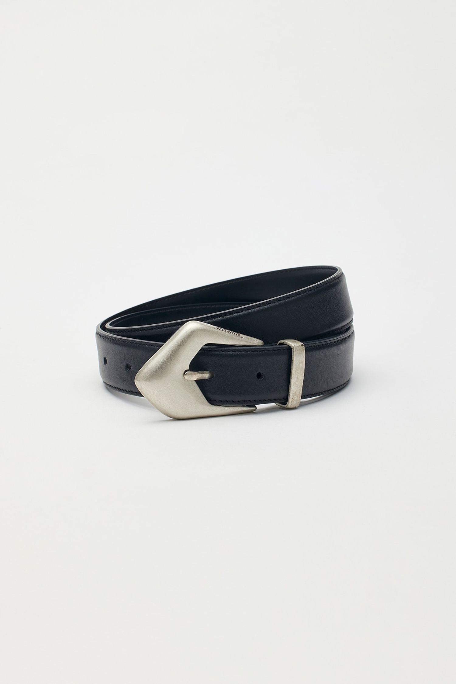 BOLD BUCKLE BELT IN BLACK