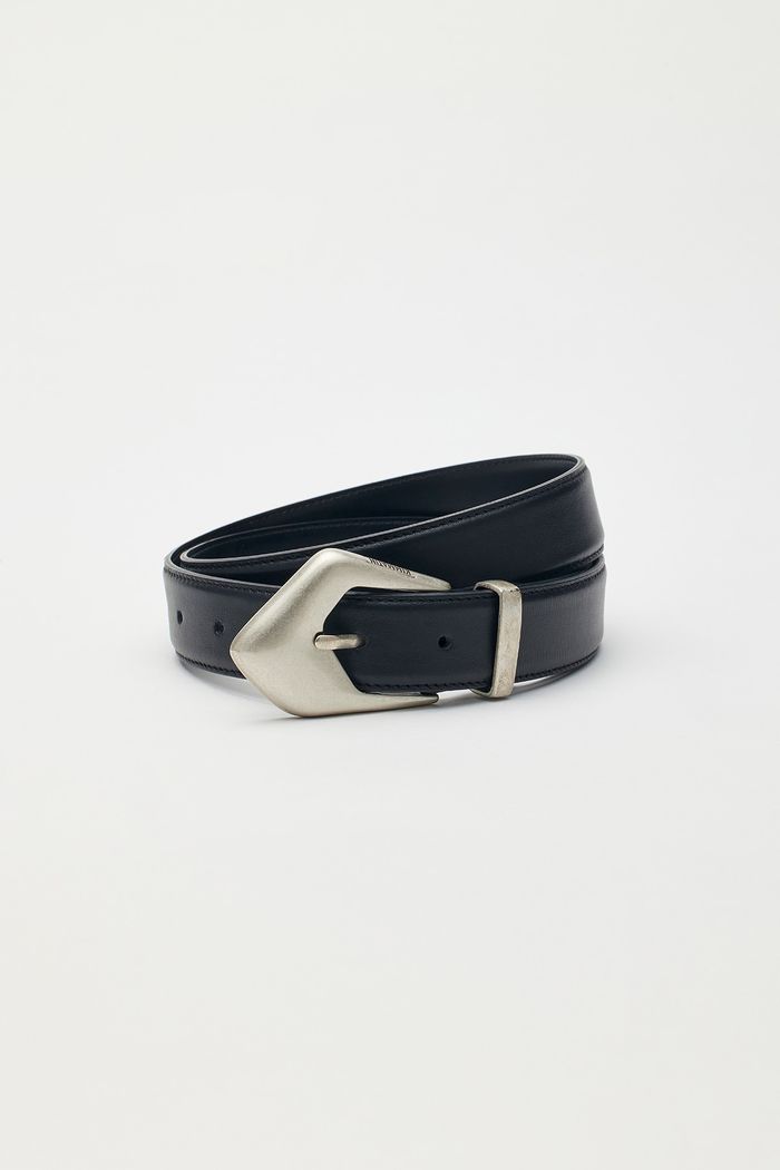 BOLD BUCKLE BELT IN BLACK