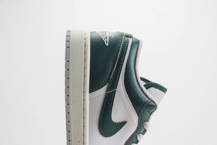 Jordan 1 Low SE Oxidized Green