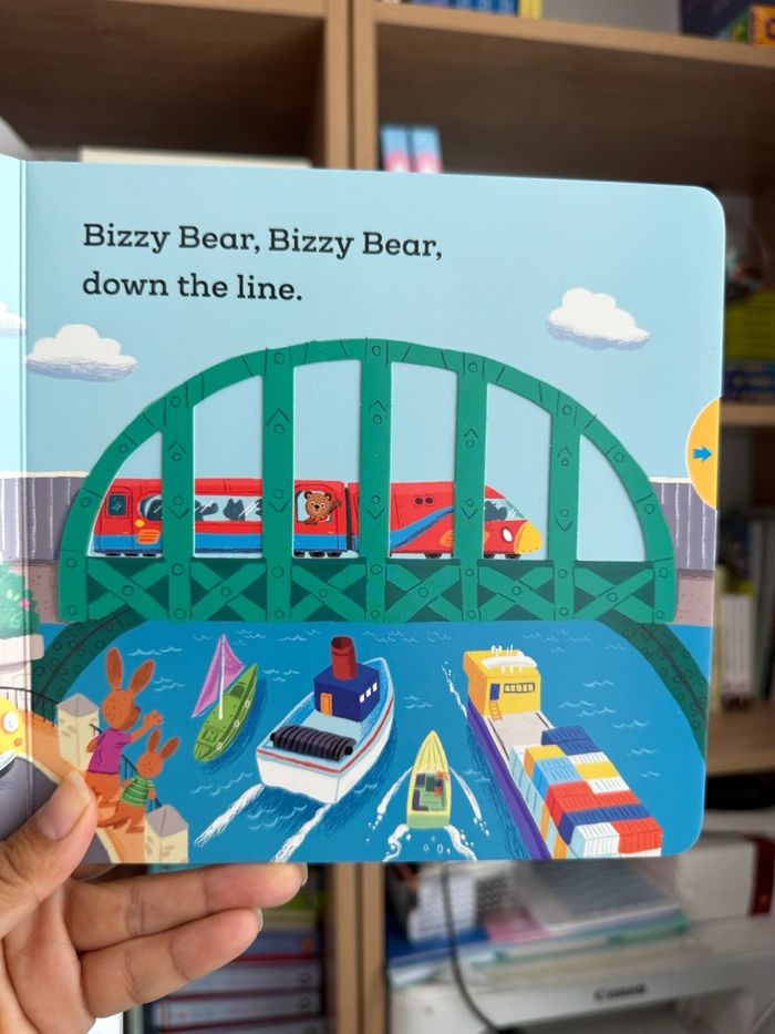 Happy holiday-Bizzy bear