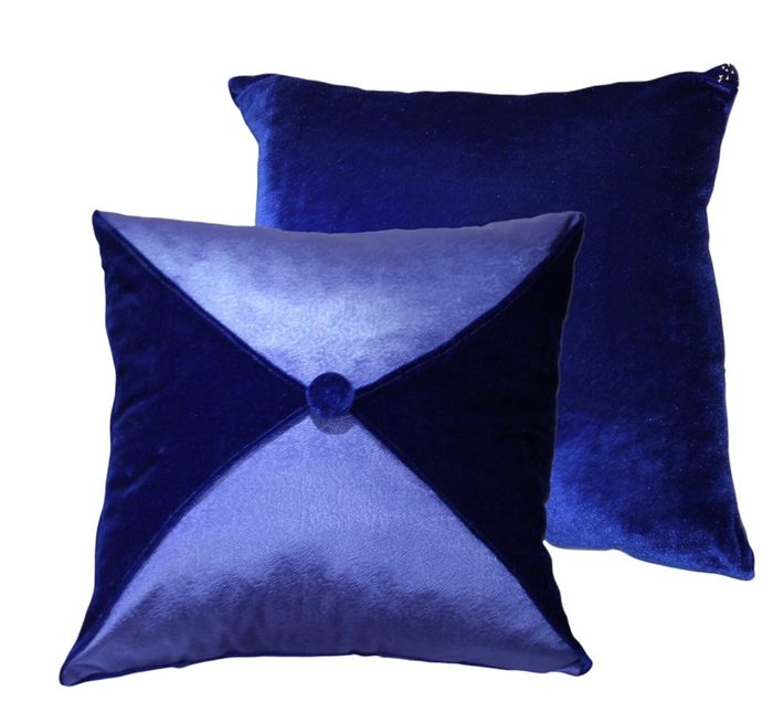 Хөх торгон дээр цэнхэр хамба