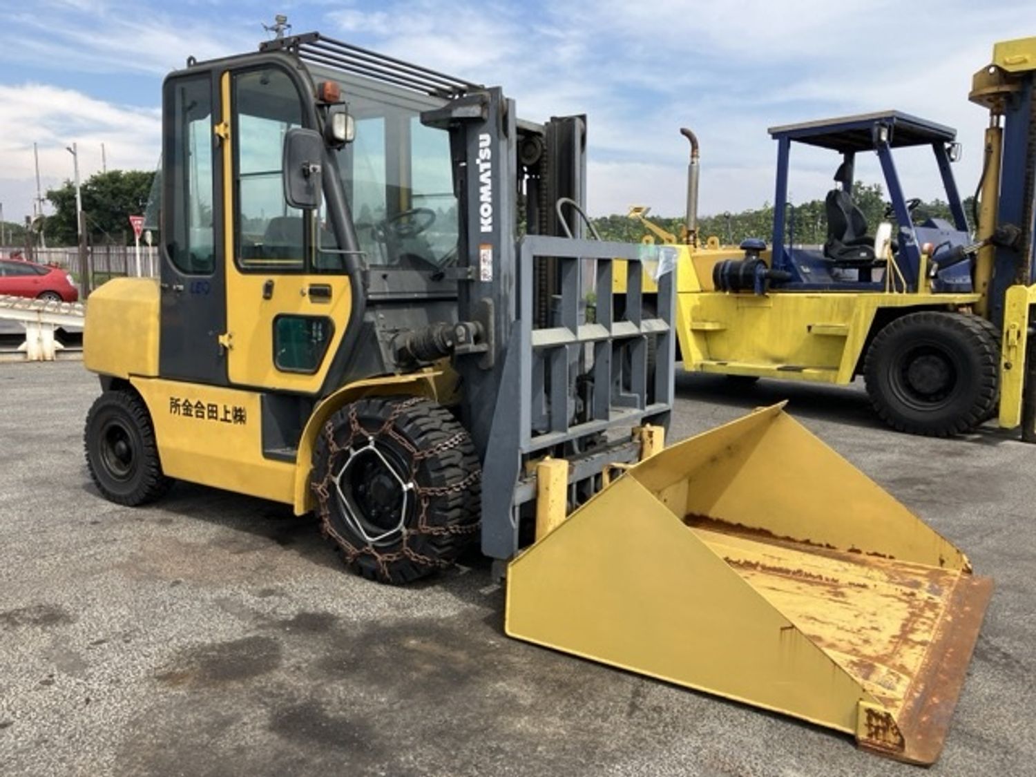 Komatsu сэрээт өргөгч