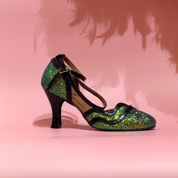 Бүжгийн гутал /саатай/