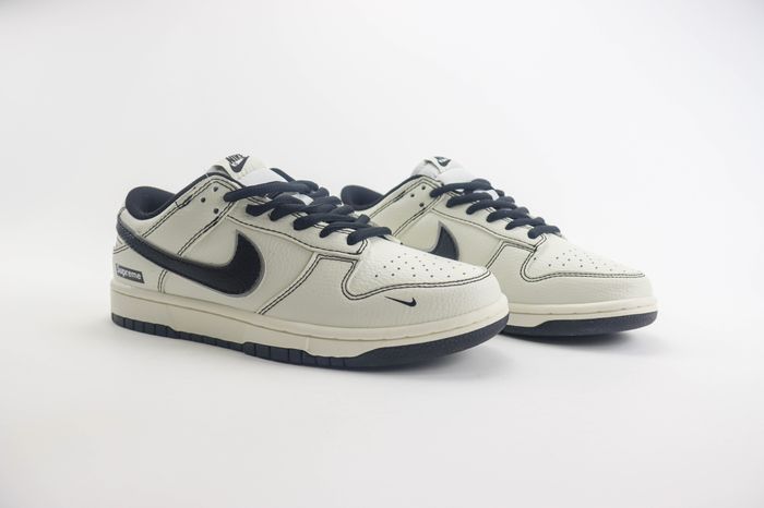 Nike SB Dunk Low x Supreme 116