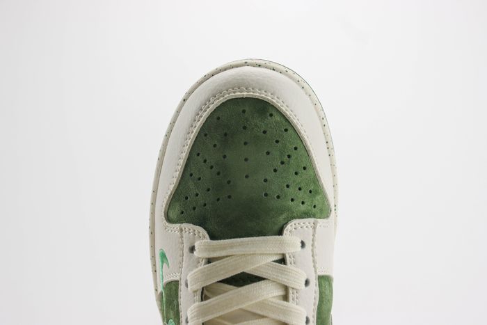 Nike SB Dunk Low x Stussy 111