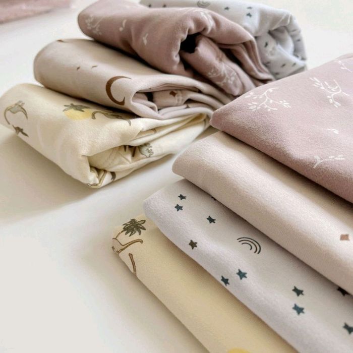 Цэцэгтэй ягаан унталгын хувцас