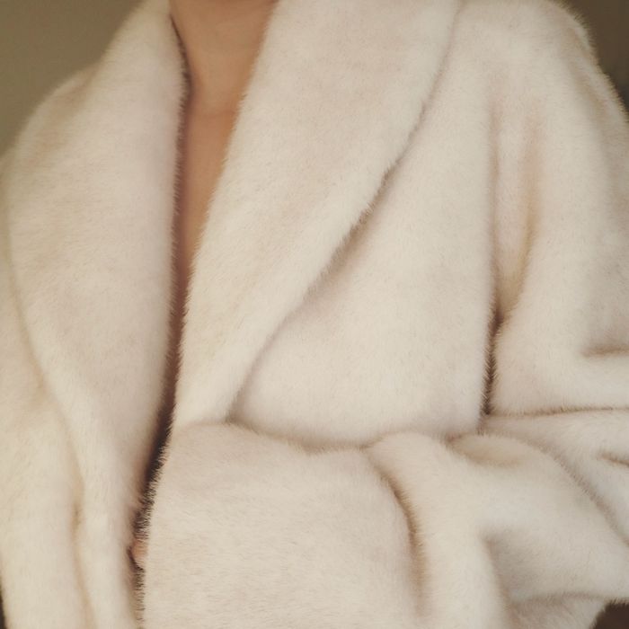 Бэлэн үслэг Faux fur coat