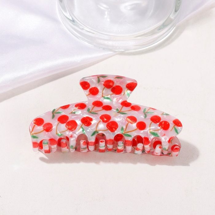 Cherry claw clip