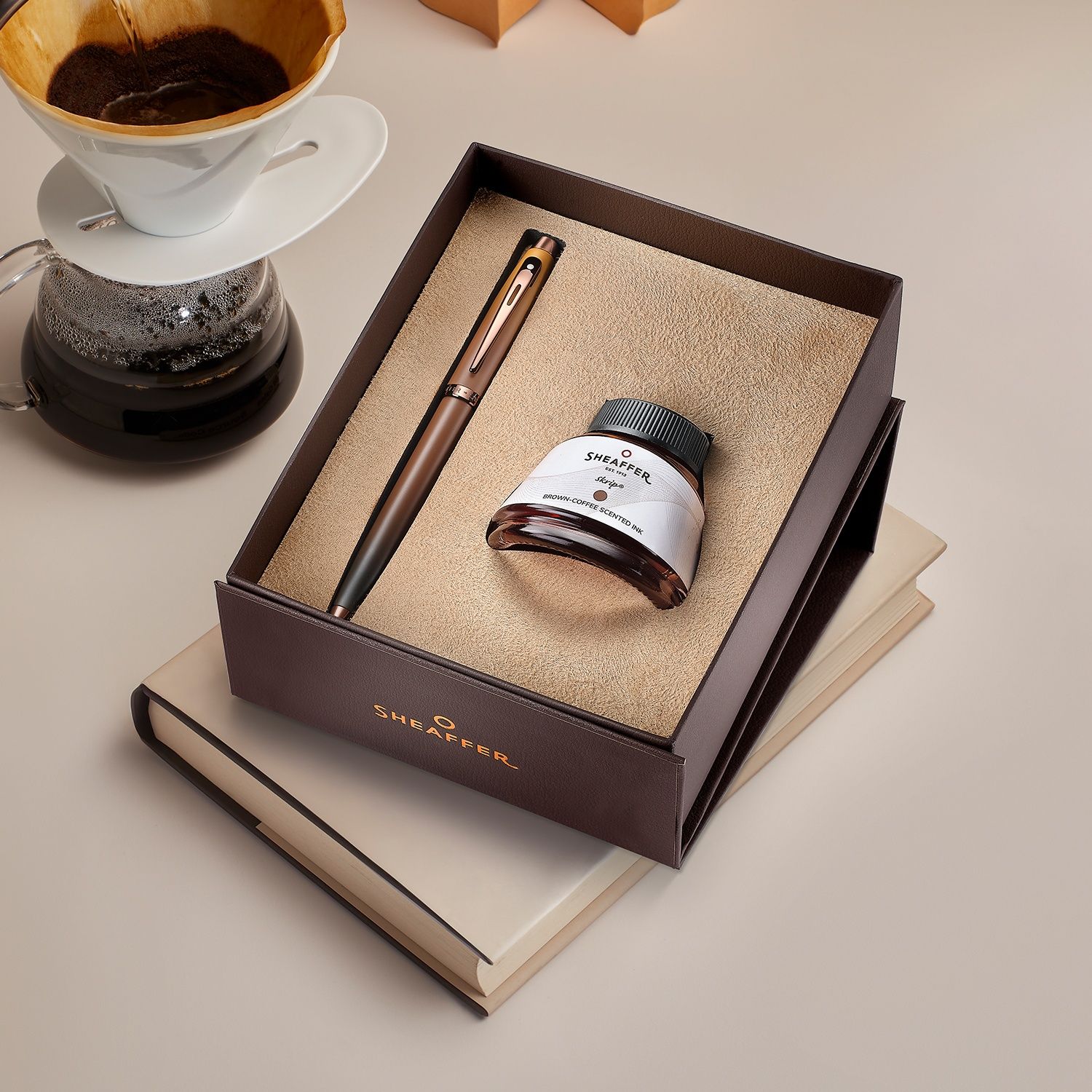 GIFTSET SHEAFFER 100 9374 COFFEE EDITION MATT BROWN WITH REGAL BROWN PVD TRIMS M FP AND SKRIP BROWN COFFEE SCENTED INK 50 ML