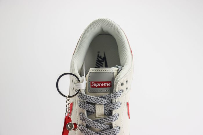 Nike SB Dunk Low DIY x Supreme 119