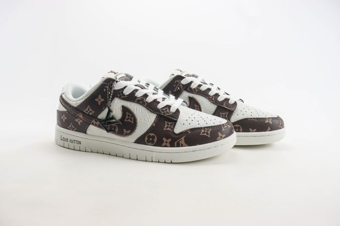 Nike SB Dunk Low x LV 07 