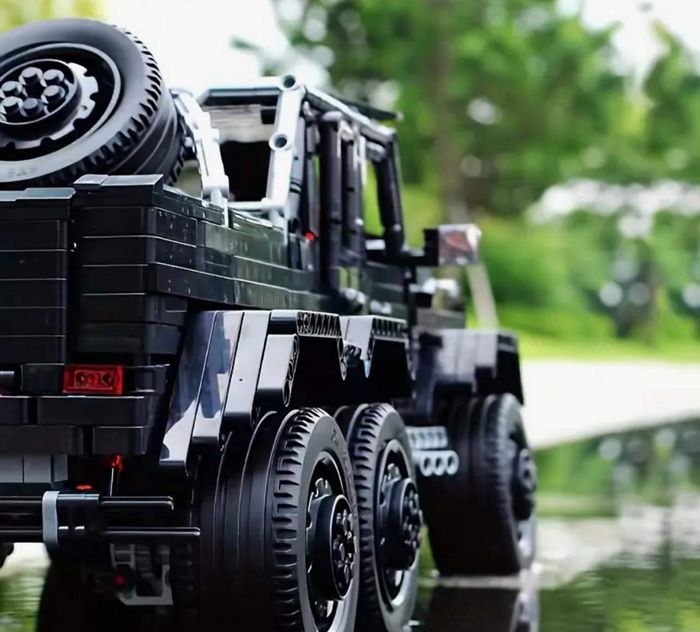 Mercedes Benz G63 6x6 