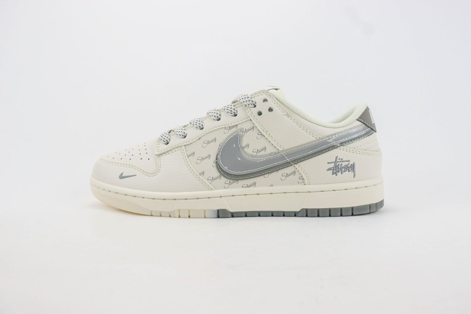 Nike SB Dunk Low x Stussy 105