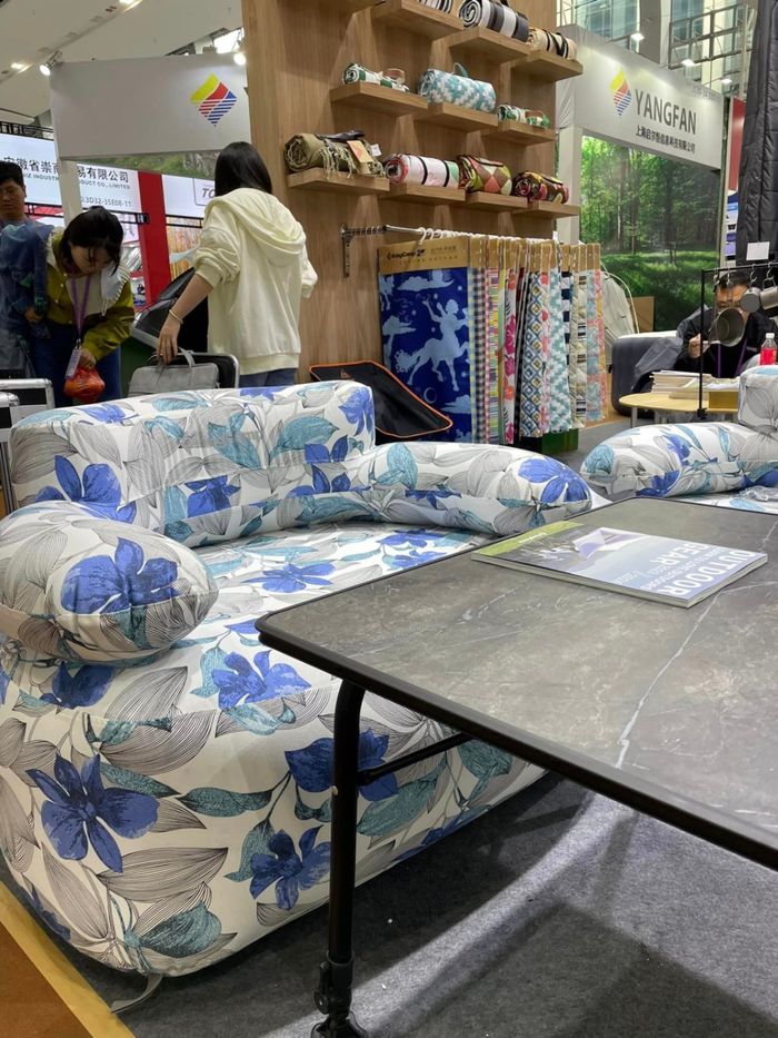 Аяны ширээ хар