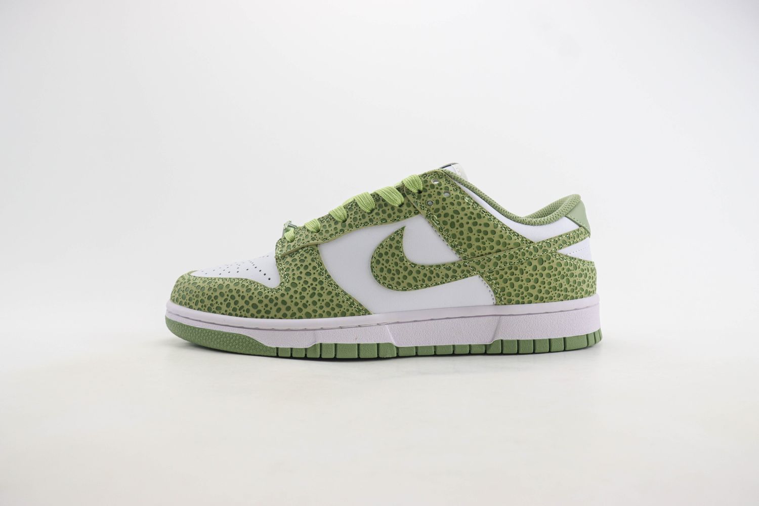 Nike Dunk Low WMNS Safari Oil Green