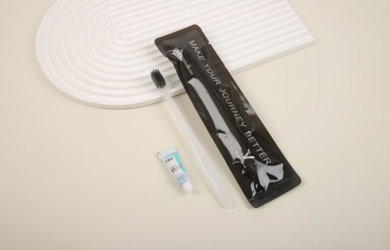 Зөөлөн тунгалаг цагаан шүдний сойз, модны нүүрс зөөлөн үс + 3 гр эмийн ургамалтай оо