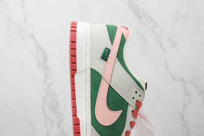 SB Dunk Low “All Petals United”