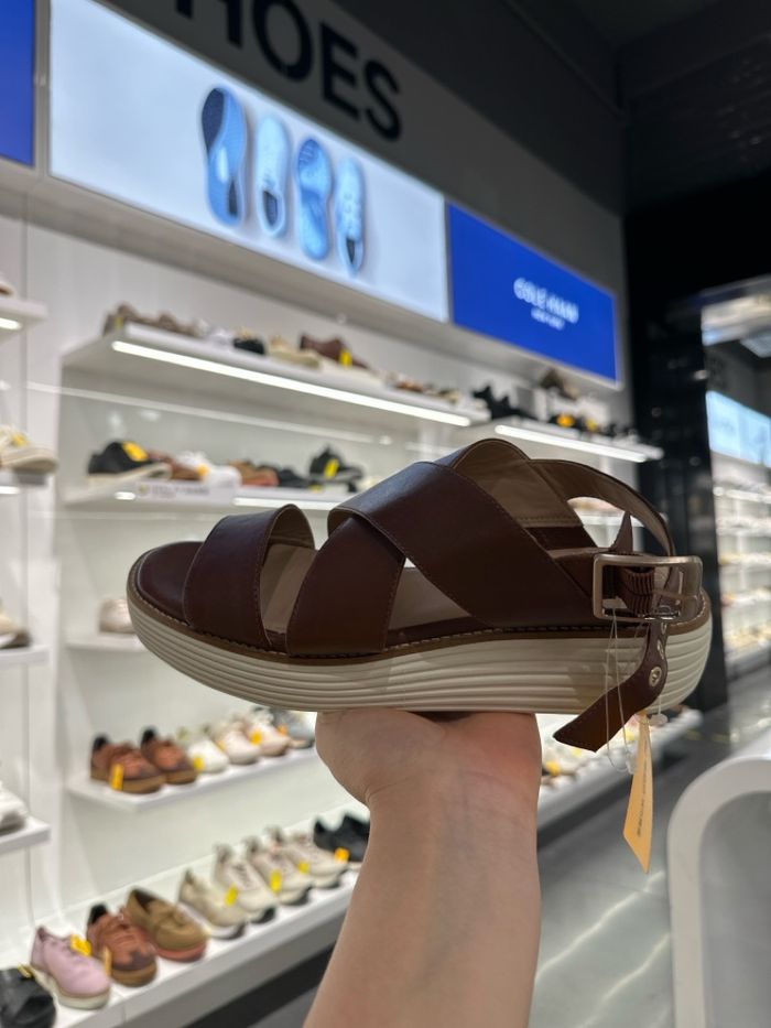 COLE HAAN 