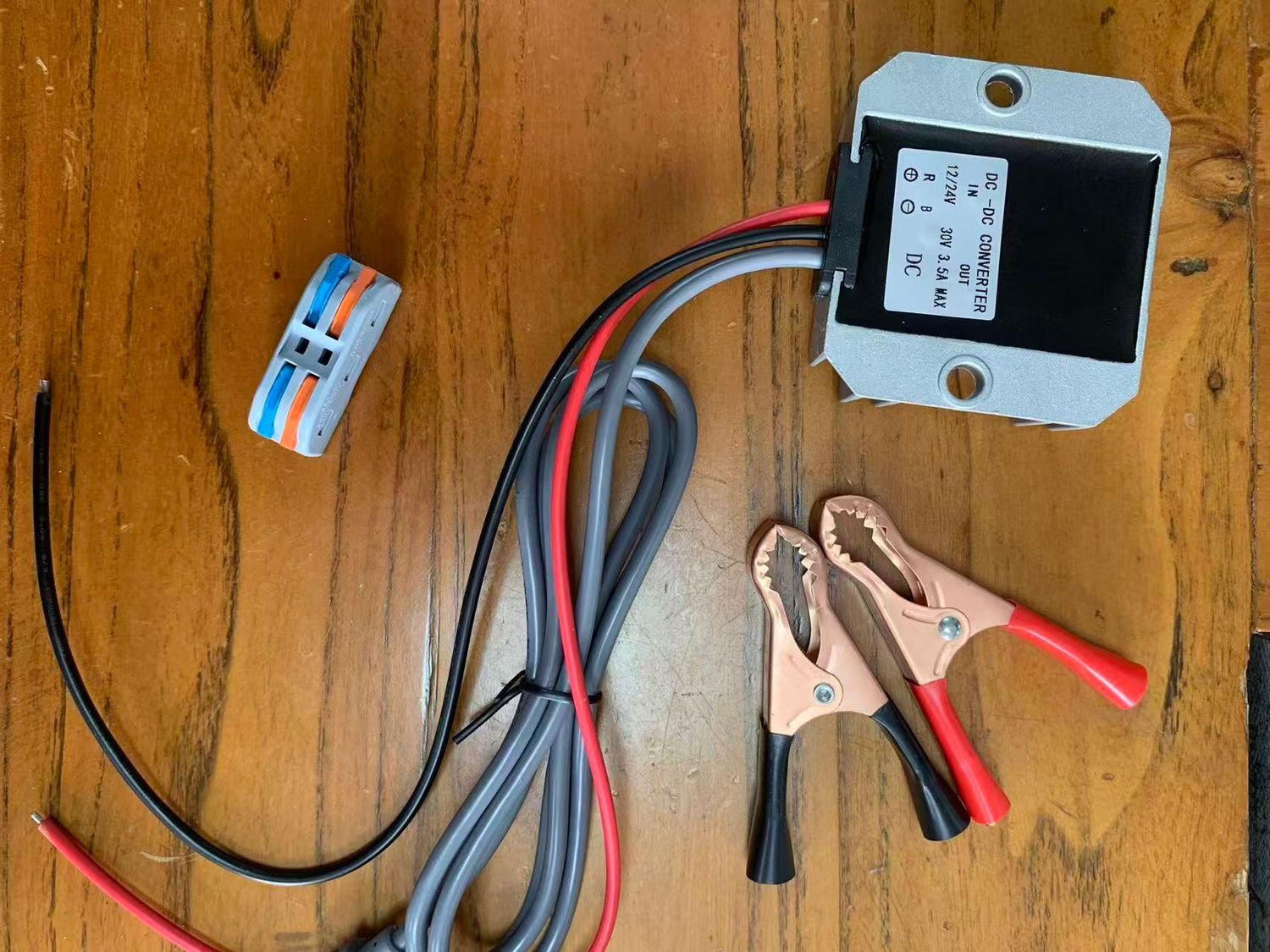 Өсгөгчтэй хувиргагч - 12V / 24V; Гаралт: 30Ц, хамгийн ихдээ 3.5A