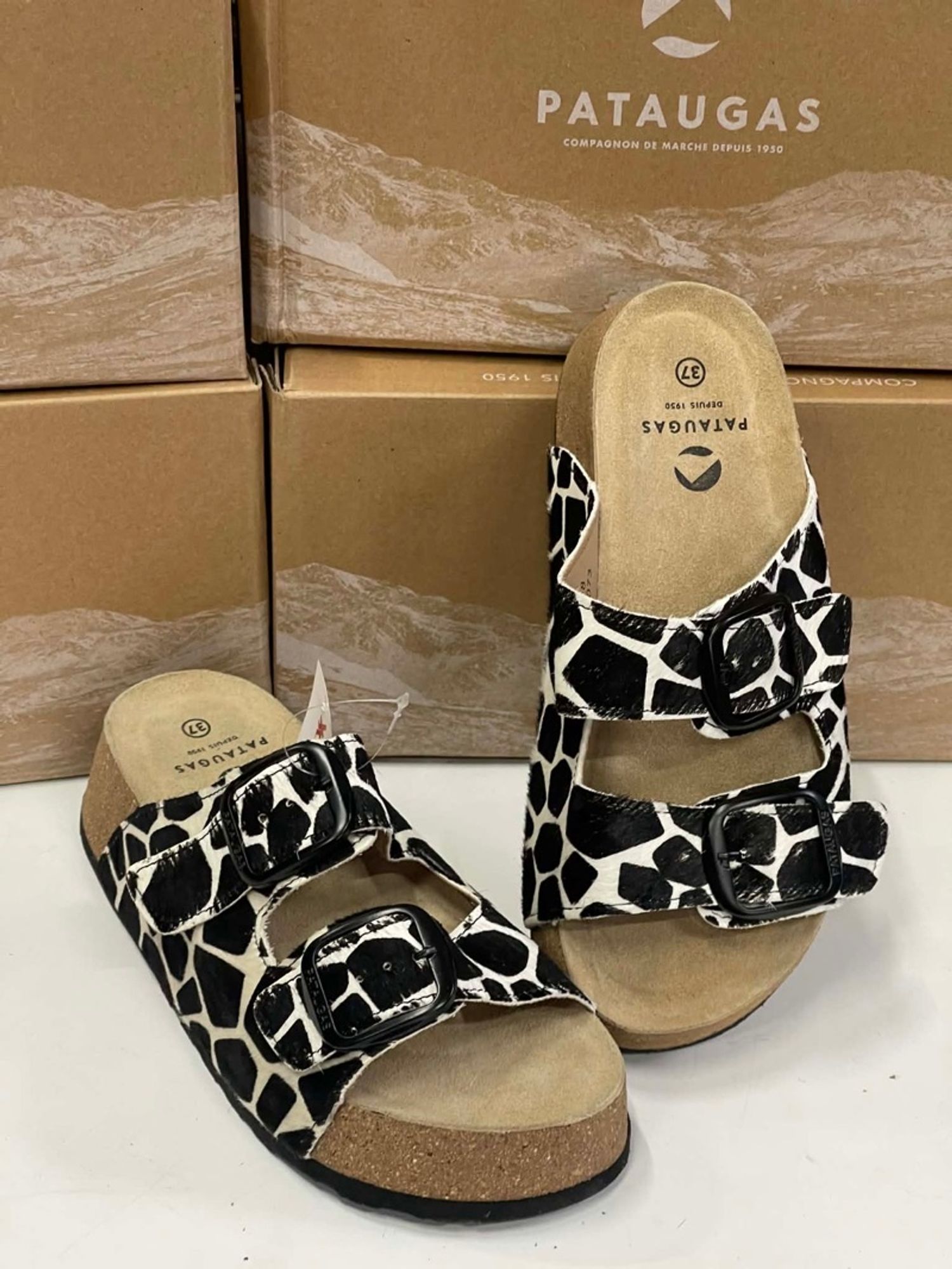 Pataugas black and white