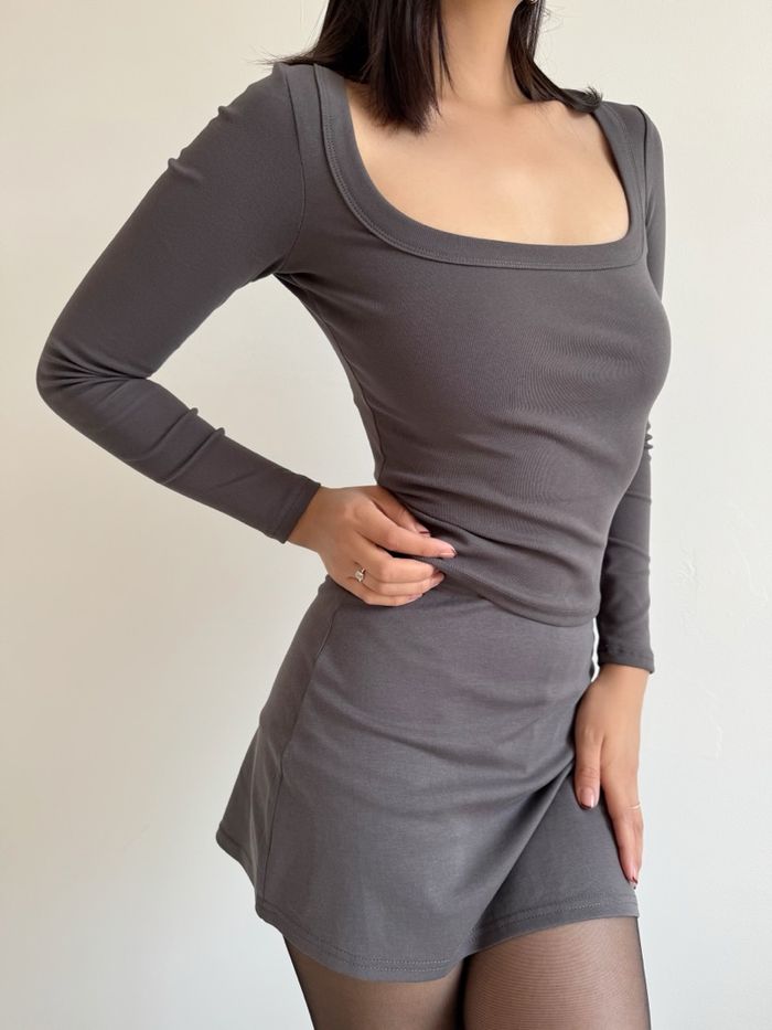 Square neck long sleeve top