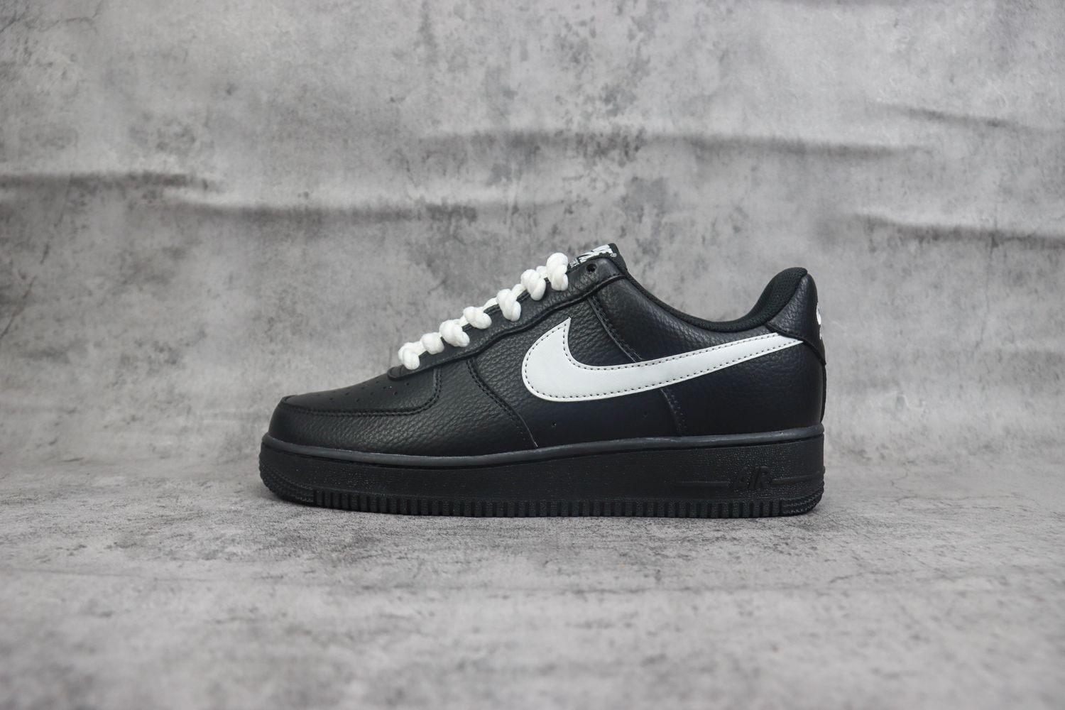 Nike Air Force 1 Low '07 Black 