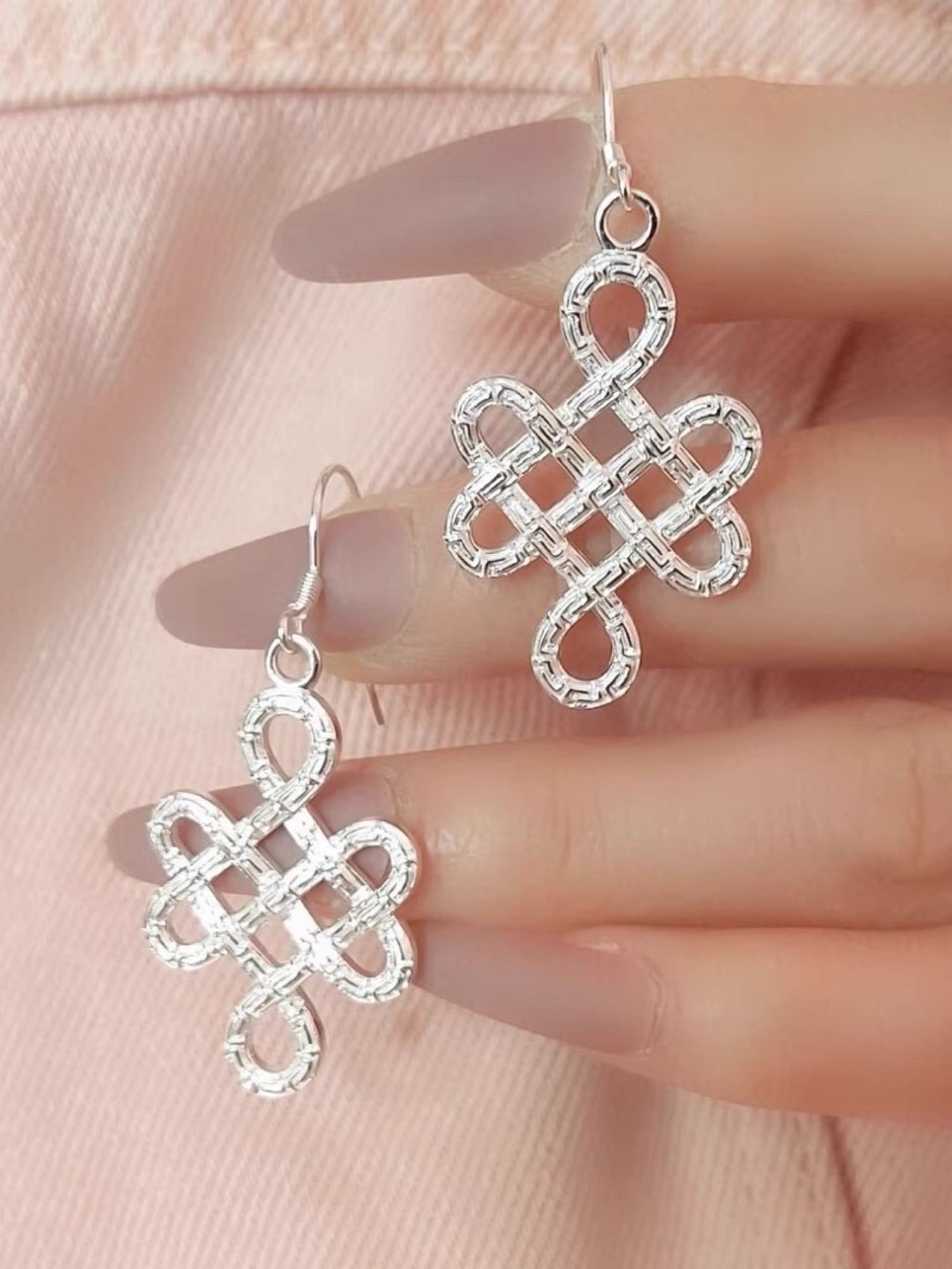 Монгол ээмэг  