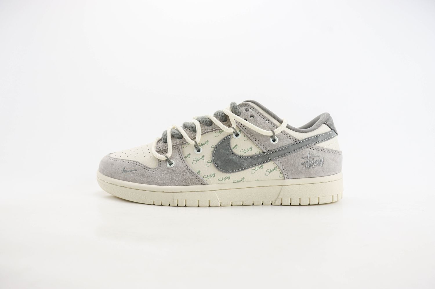 Nike SB Dunk Low x Stussy 69 