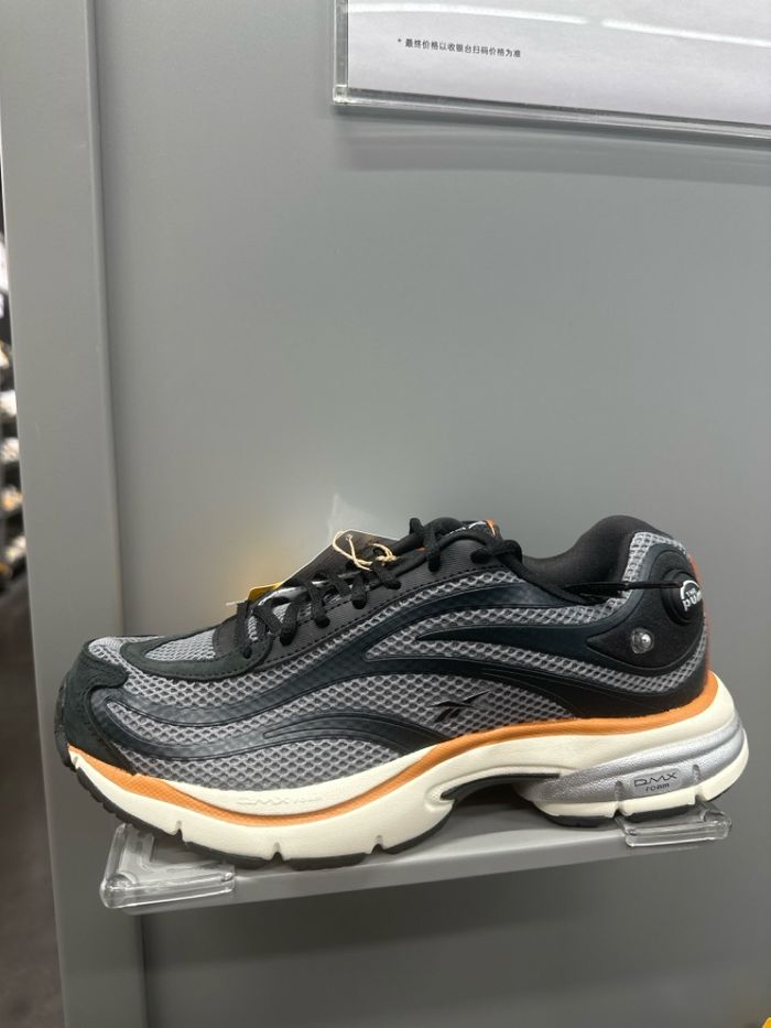 Reebok гутал