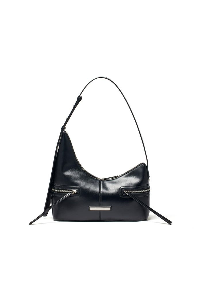 ASYMMETRICAL ZIPPER BAG IN BLACK
