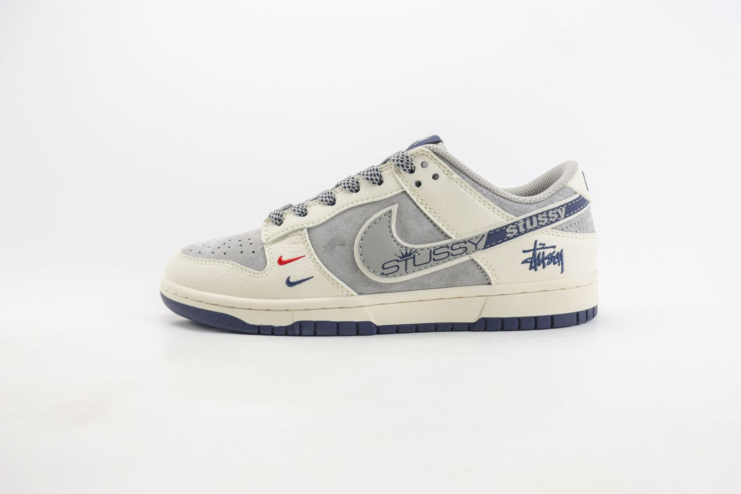  Nike SB Dunk Low x Stussy 33