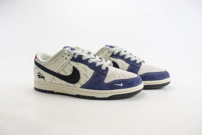 Nike SB Dunk Low x Stussy 28
