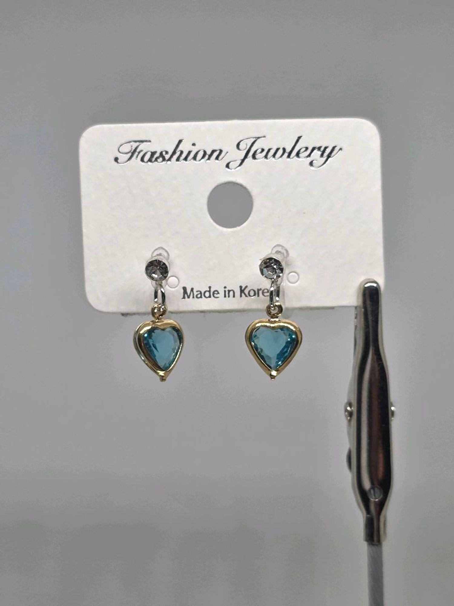 Хавчдаг ээмэг