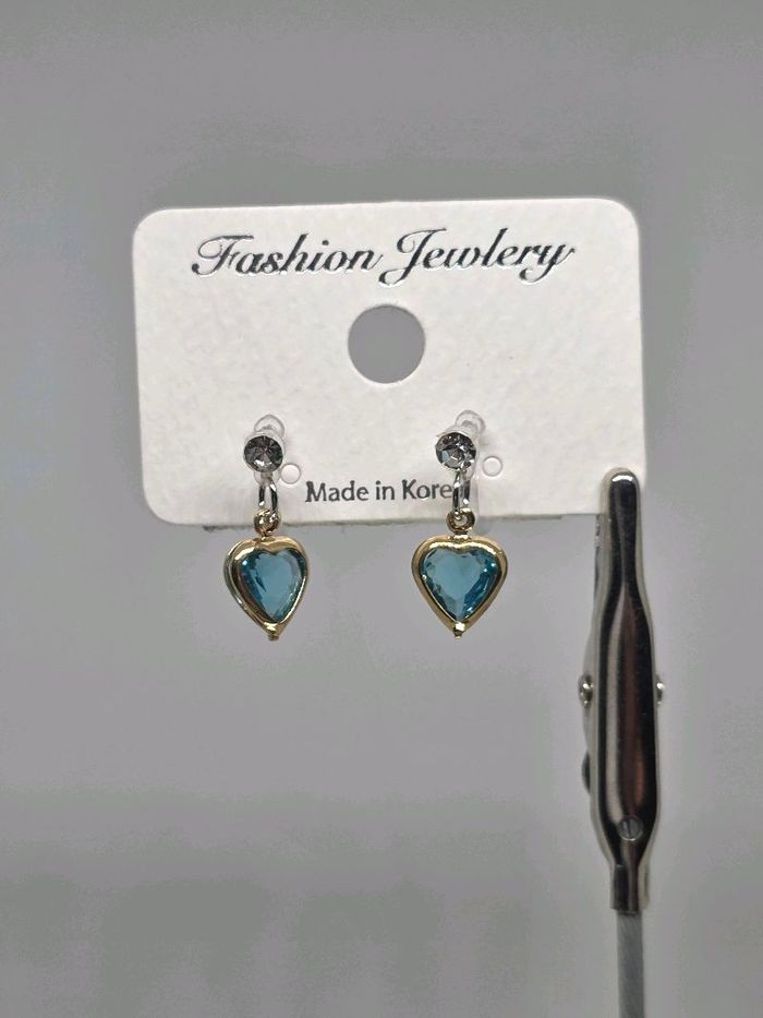 Хавчдаг ээмэг