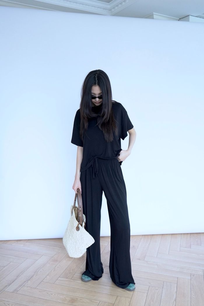 https://cdn.zochil.shop/d73a16a1-a2c8-4736-8949-082dc387d88c_t700.jpg