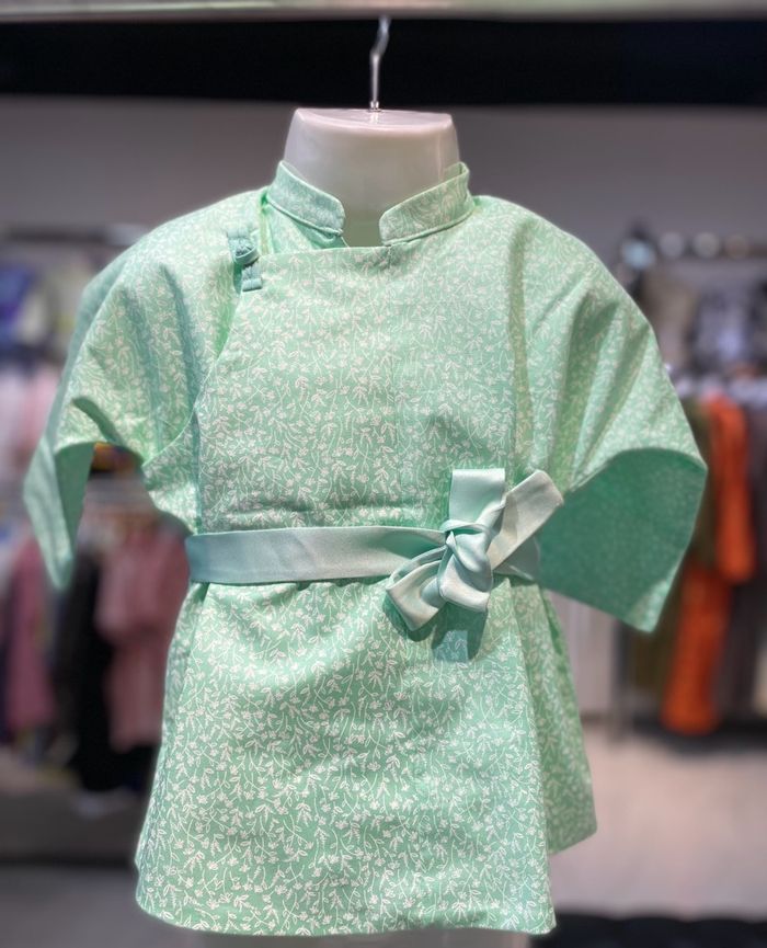 Цагаан цэцэгтэй ногоон баривч