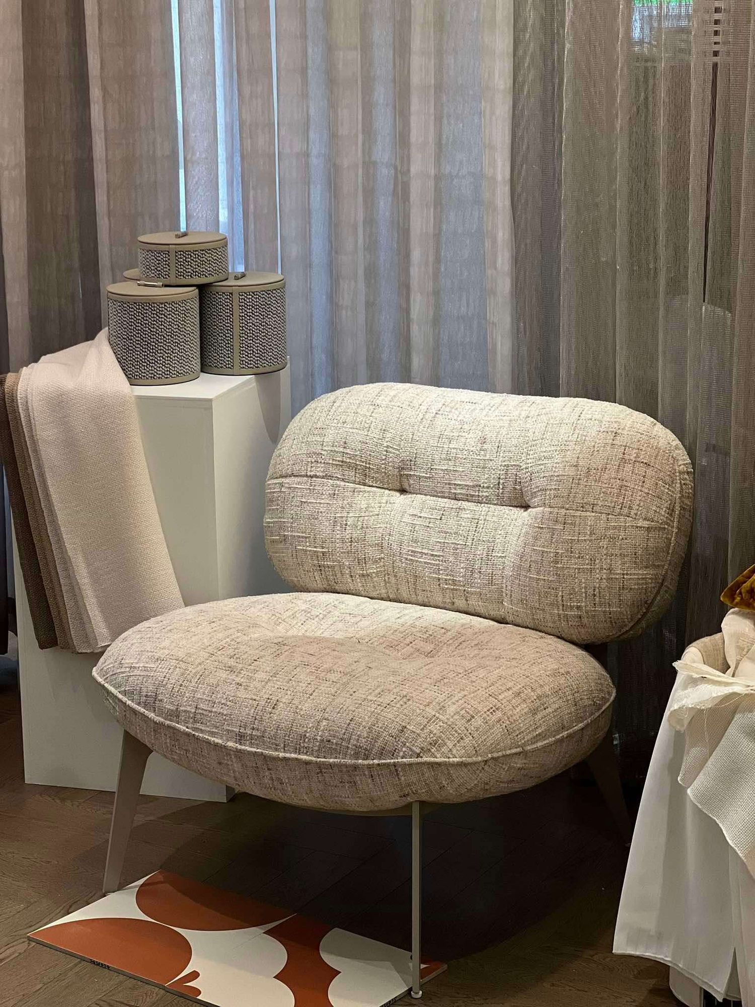 Soft arm chair white