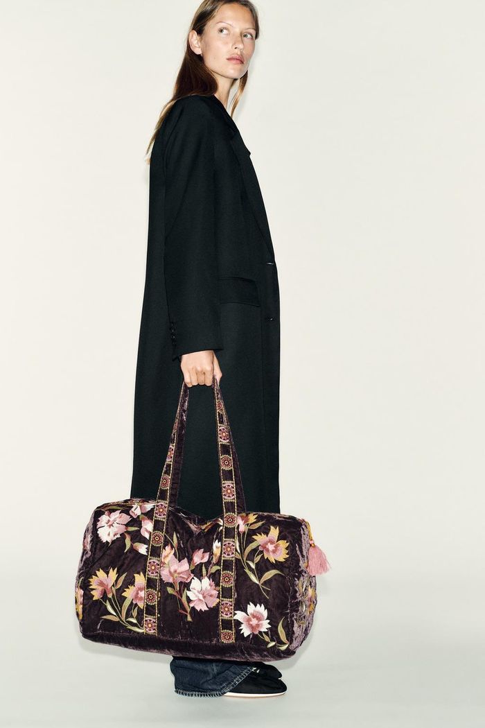 Хилэн цэцэгтэй цүнх