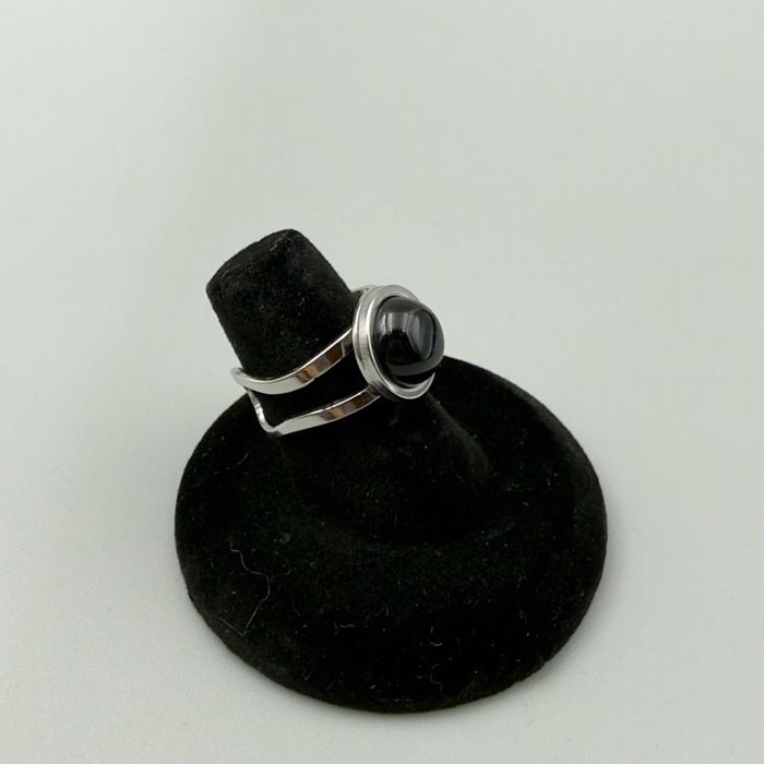 Бөөрөнхий чулуун бөгж