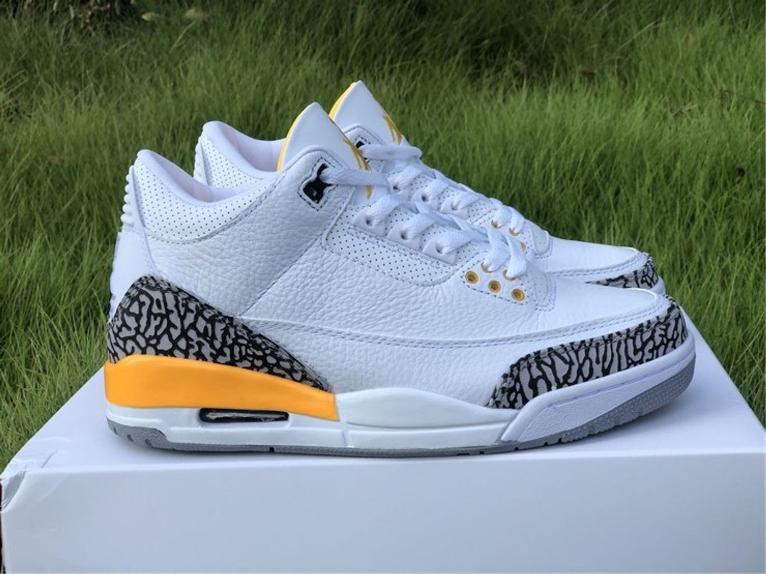 Air Jordan 3 WMNS “Laser Orange