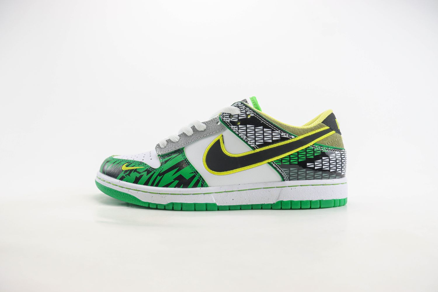  Dunk Low Uo Prem Division Street