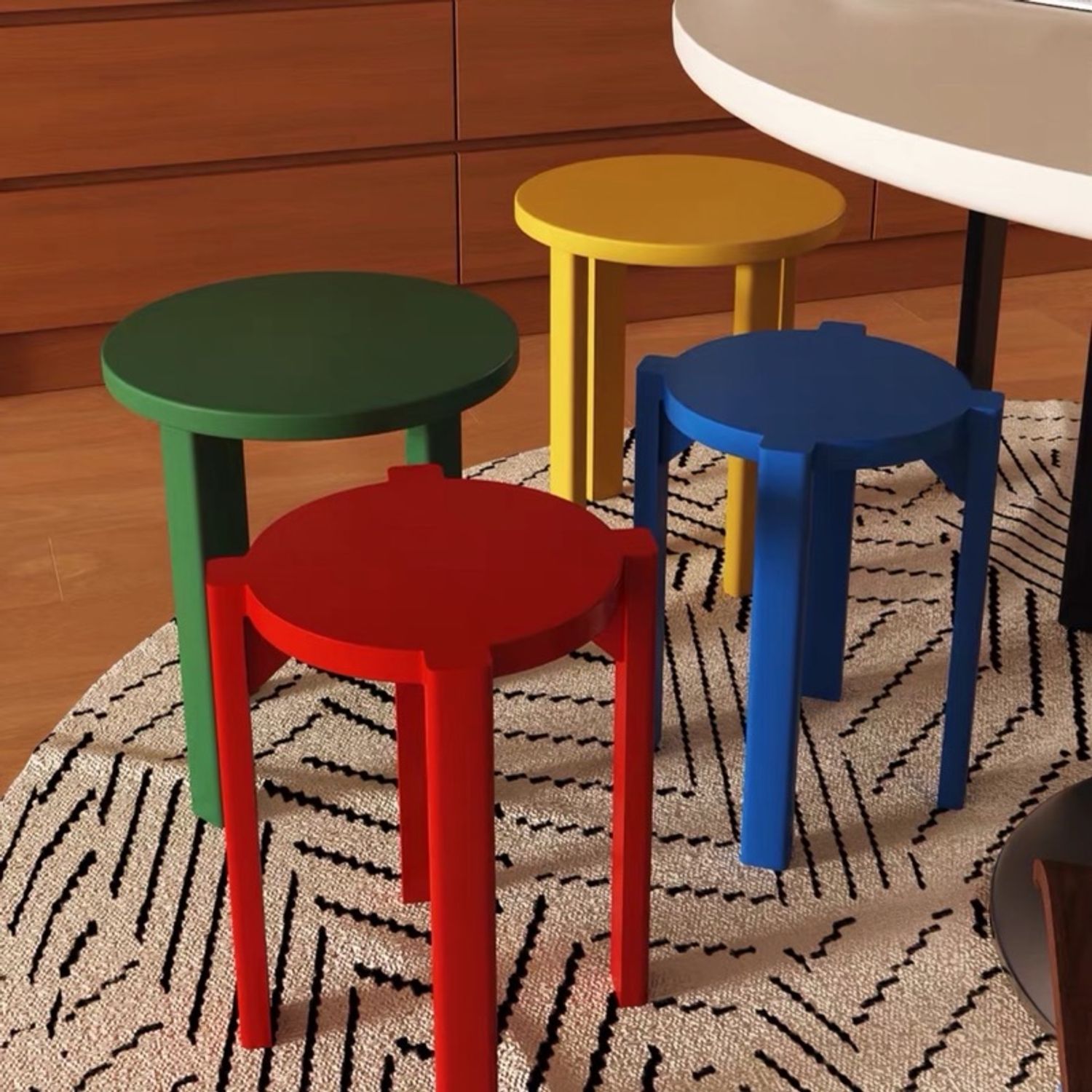 Угсардаг олон өнгийн сандал