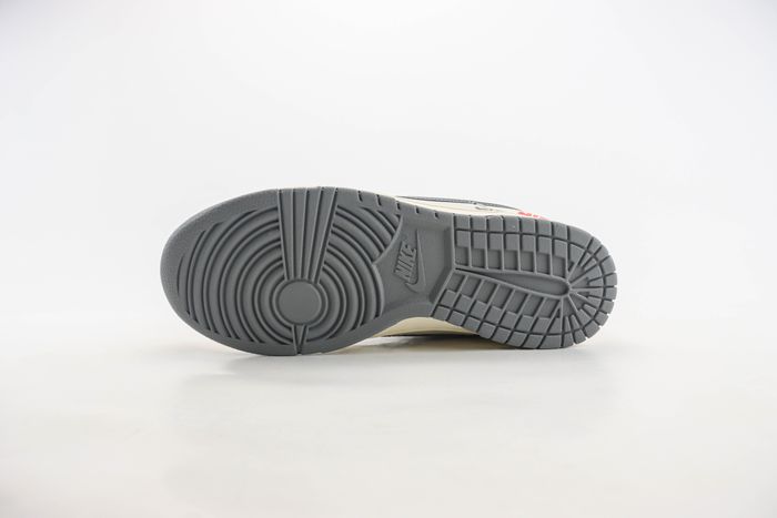 Nike SB Dunk Low x supreme  05