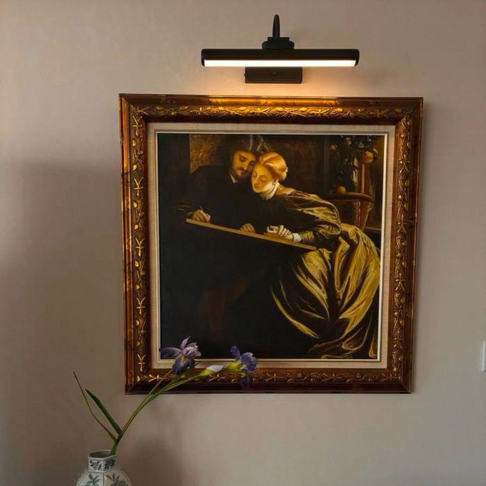 Цэнэглэдэг ханын гэрэл 