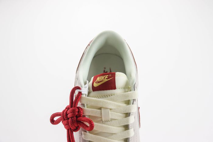 Nike SB Dunk Low x GUCCI 09