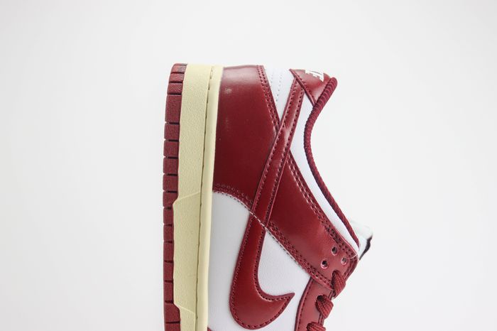  DUNK LOW PREMIUM 'VINTAGE RED'