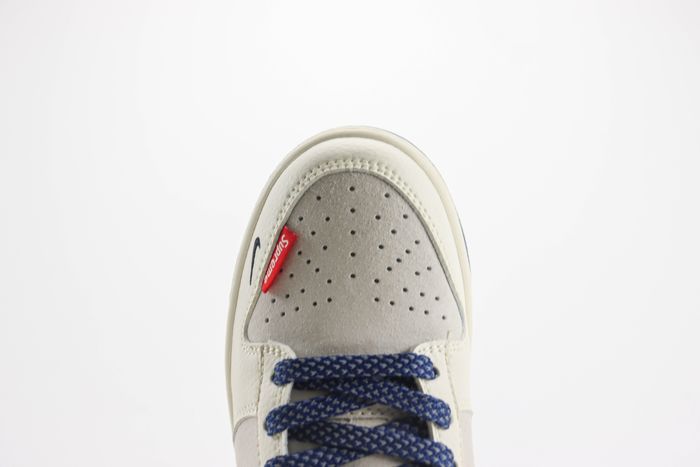  Nike SB Dunk Low x supreme x NIKE 03